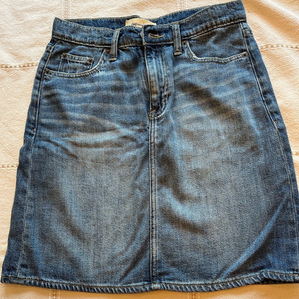 Gap 1969 jean skirt size 25